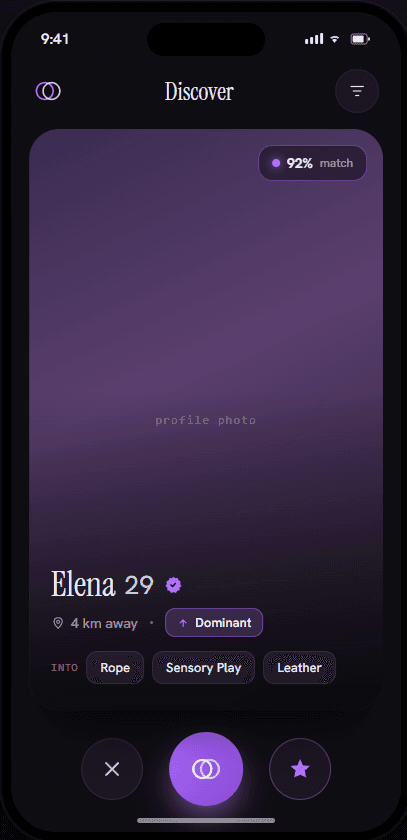 Fetsee discover screen showing a profile with a 92% compatibility match, shared interests, and swipe actions